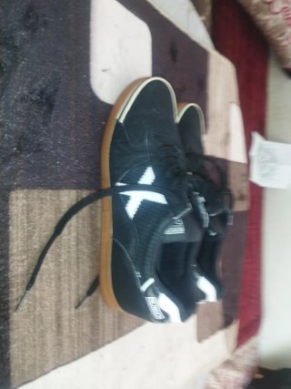 Zapatillas Munich Negras y Blancas