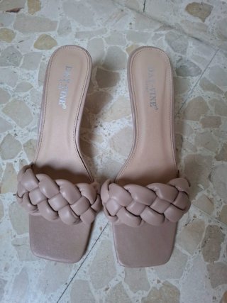 Sandalias tacón rosa trenzadas