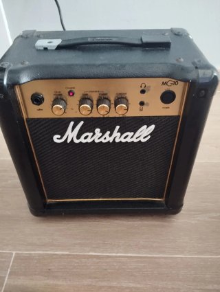 Amplificador Marshall MG10 15W