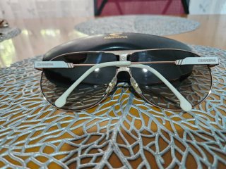 Gafas de sol Carrera doradas y blancas