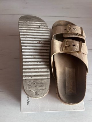 Sandalias plataforma beige con hebillas