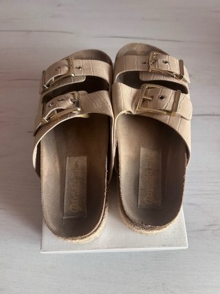 Sandalias plataforma beige con hebillas