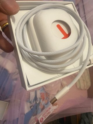 AirPods Pro 2 (USB-C) + OMAGGIO