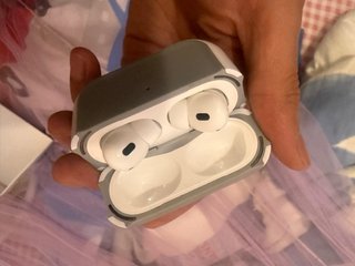 AirPods Pro 2 (USB-C) + OMAGGIO