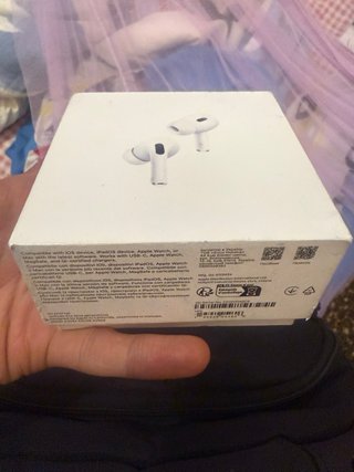 AirPods Pro 2 (USB-C) + OMAGGIO