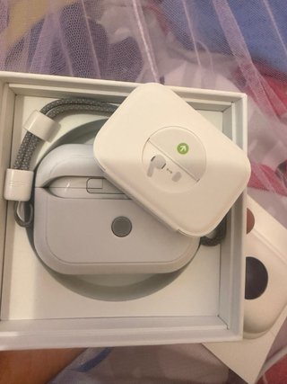 AirPods Pro 2 (USB-C) + OMAGGIO