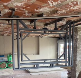 Estructura metálica para TV de techo