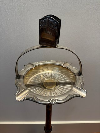 Cenicero de pie antiguo
