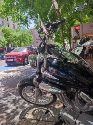 Suzuki Intruder 125cc Negra. Cómo nueva.