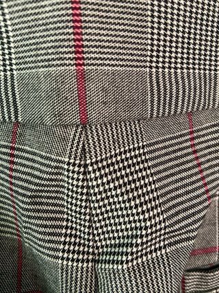 Pantalón Zara cuadros gris y rojo