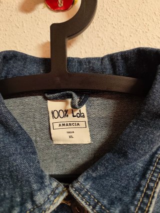 Cazadora vaquera oversize Xl de Amancia nueva.