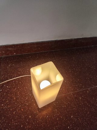 Lámpara de mesa cristal y plástico