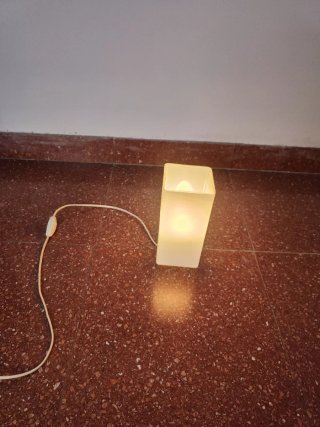 Lámpara de mesa cristal y plástico
