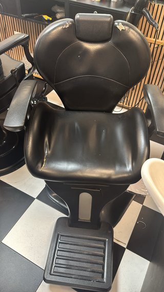 Sillón de peluquería negro