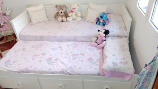 Cama Ikea con colchones casi sin uso