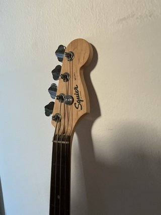 Basso Squier by Fender MINI + amplificatore LANEY