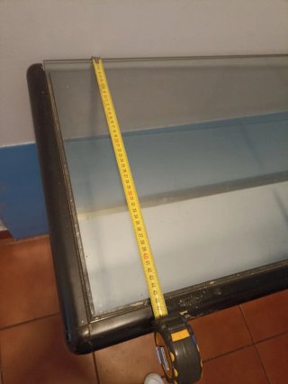 Mostrador de cristal y metal