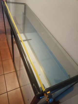 Mostrador de cristal y metal