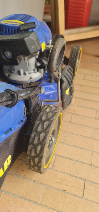 Cortacésped Goodyear azul y negro
