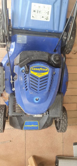 Cortacésped Goodyear azul y negro