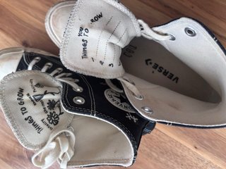 Converse bordadas flores negras y rosas