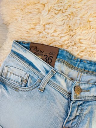 Stradivarius Talla S - Short vaquero azul claro