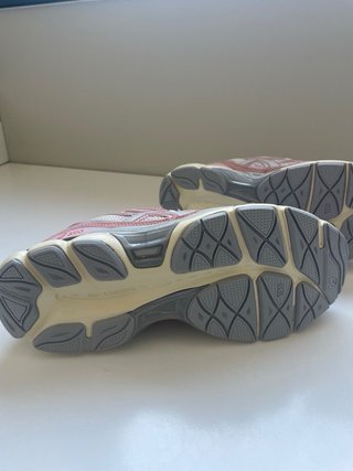 Zapatillas ASICS rosas y blancas