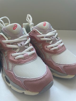 Zapatillas ASICS rosas y blancas