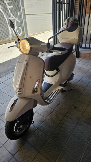 Vespa 125 Primavera Blanca y Marrón