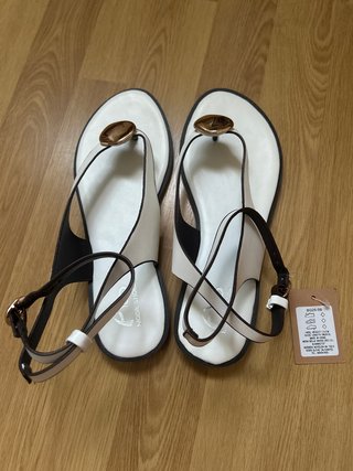 Sandalias Cocoshop Blancas y Doradas