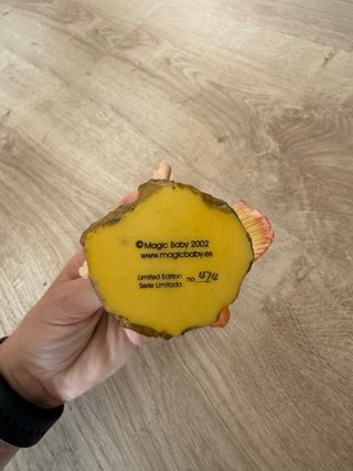 Figura Hada Sentada Piedra Alas Naranja