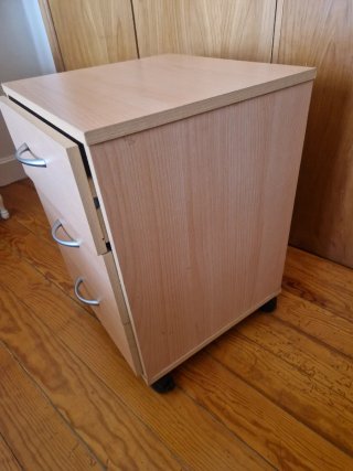 Cajonera con ruedas madera clara