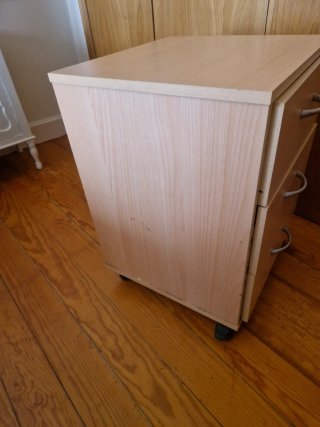 Cajonera con ruedas madera clara