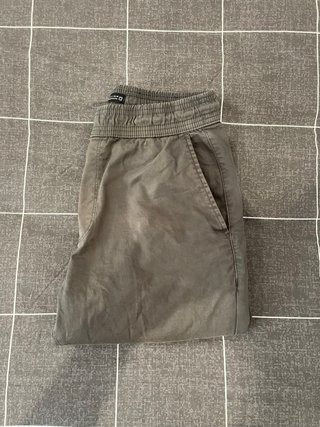Pantalones verdes hombre Zara