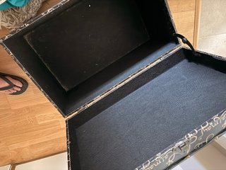 Baúl decorativo con estampado como piel