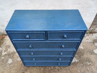 Cómoda de ratán azul