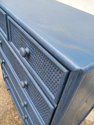 Cómoda de ratán azul