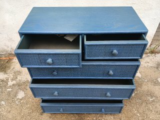 Cómoda de ratán azul