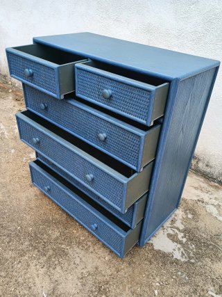 Cómoda de ratán azul