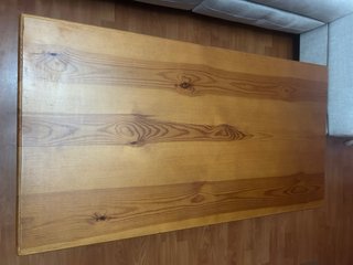 Mesa auxiliar de madera
