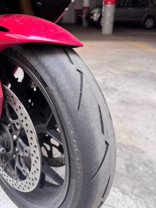 Honda CBR 1000RR Roja y Negra