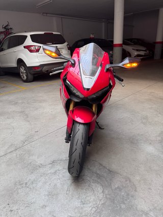Honda CBR 1000RR Roja y Negra