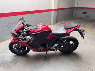 Honda CBR 1000RR Roja y Negra