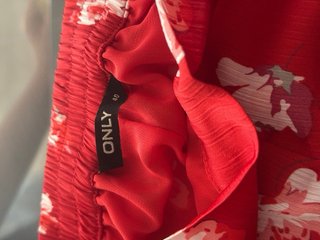 Pantalón de verano rojo ONLY Talla 40