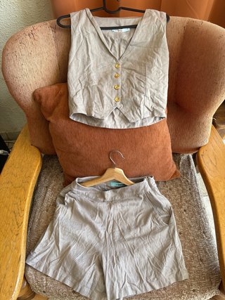Conjunto chaleco short muy buen estado