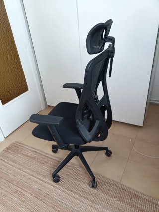 Silla de oficina ergonómica negra