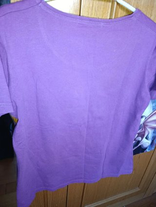 Camiseta Carolina Herrera Morada con Brillantes