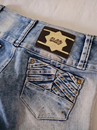 Pantalón Corto Vaquero Colombiano levantacola
