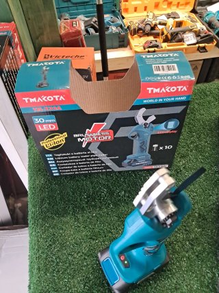 Taglia tubi MAKOTA a batteria