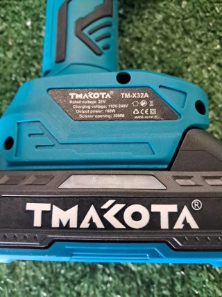 Taglia tubi MAKOTA a batteria